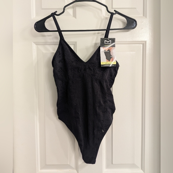Maidenform Other - Maidenform Basically Sexy Seamless Smoothing Lace Bodysuit Size Medium